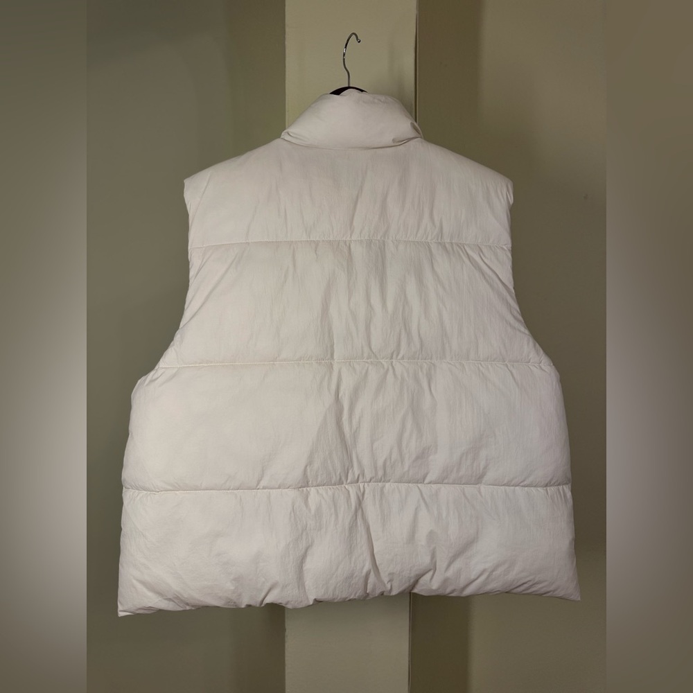 NWOT Reversible Puffer Vest - Picture 10 of 13